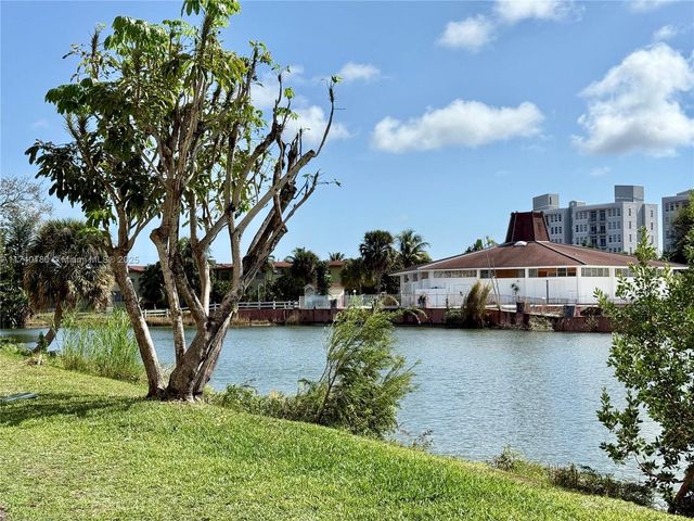 1750 NE 191st St 129-4, Miami, FL 33179