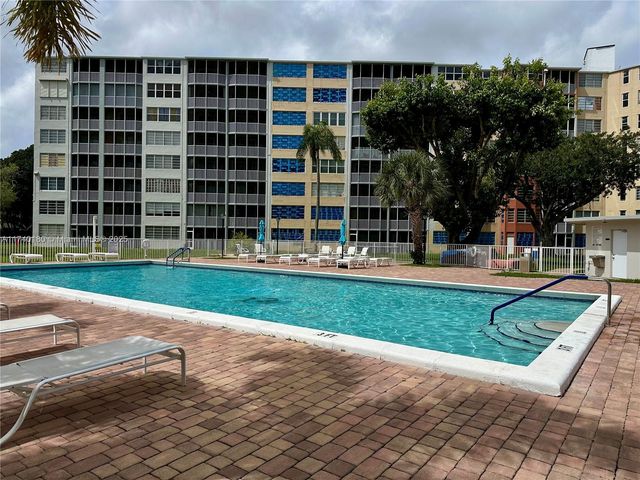 1750 NE 191st St 129-4, Miami, FL 33179