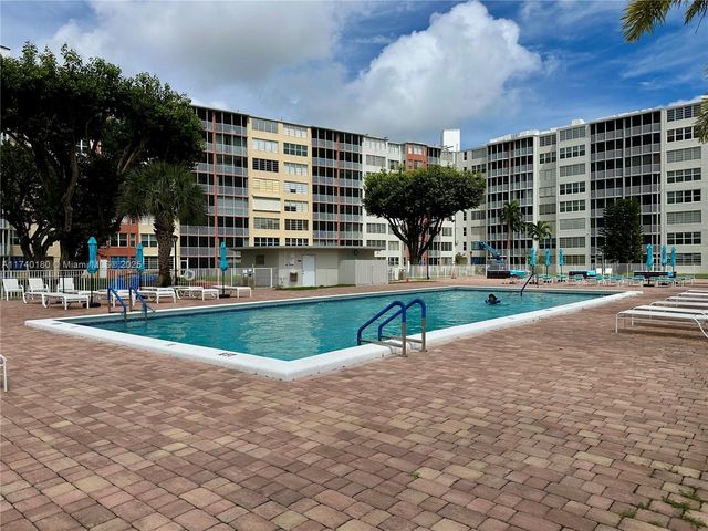 1750 NE 191st St 129-4, Miami, FL 33179