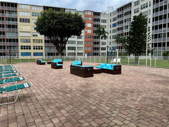 1750 NE 191st St 129-4, Miami, FL 33179