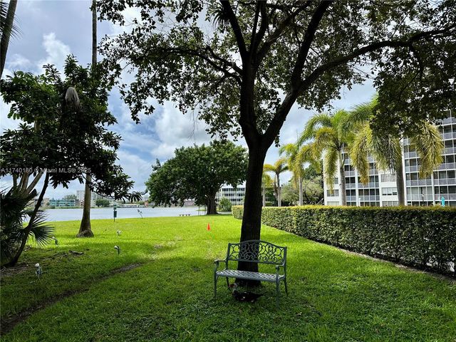 1750 NE 191st St 129-4, Miami, FL 33179