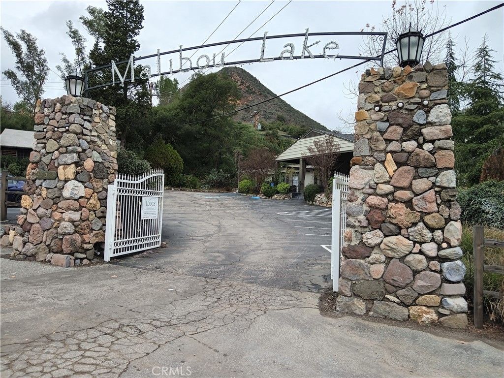 2370 Laguna Circle Drive, Agoura Hills, CA 91301