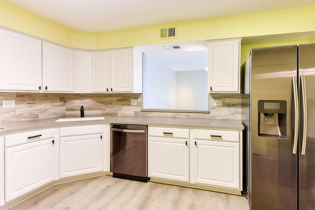 1025 S Fernandez Avenue 3B, Arlington Heights, IL 60005