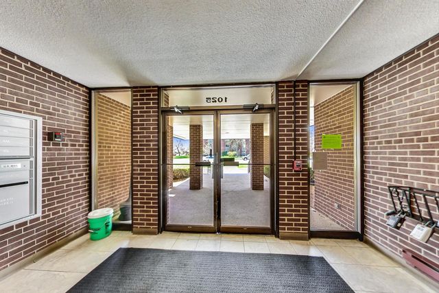 1025 S Fernandez Avenue 3B, Arlington Heights, IL 60005