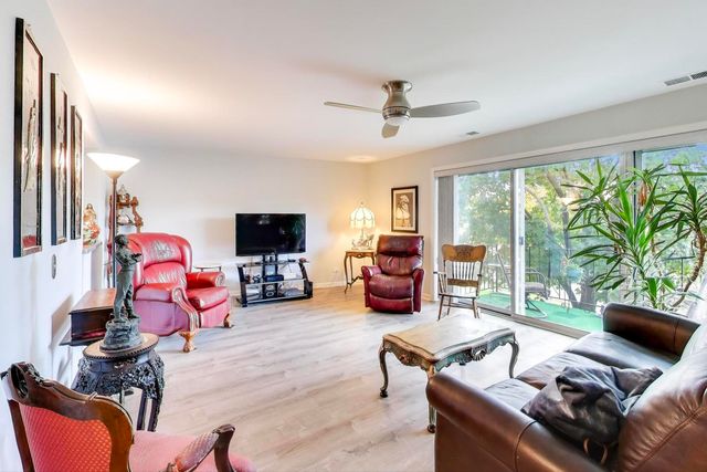 1025 S Fernandez Avenue 3B, Arlington Heights, IL 60005