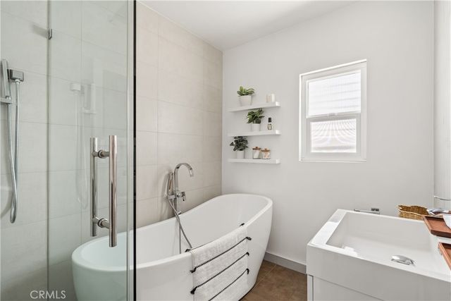 14622 Huston Street, Sherman Oaks, CA 91403