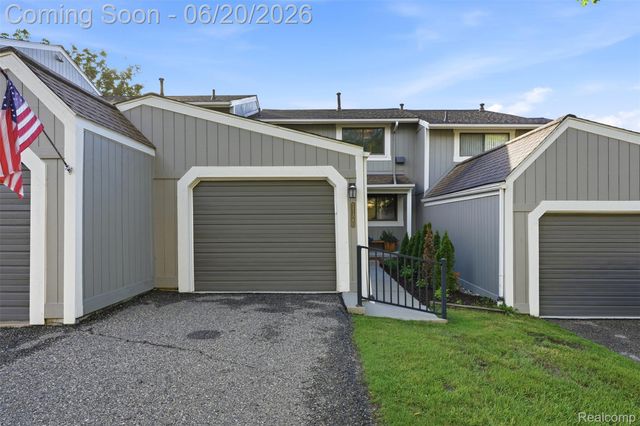 1120 Washington Circle, Northville, MI 48167
