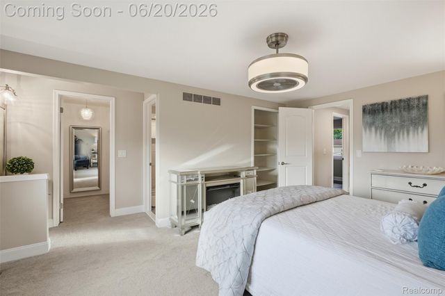 1120 Washington Circle, Northville, MI 48167