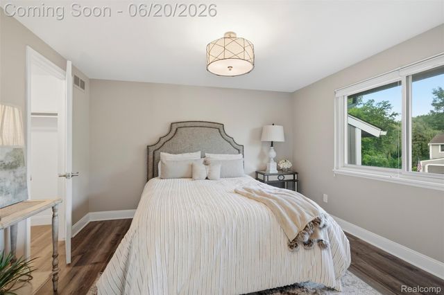1120 Washington Circle, Northville, MI 48167