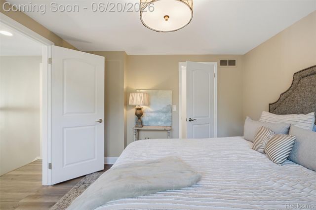 1120 Washington Circle, Northville, MI 48167