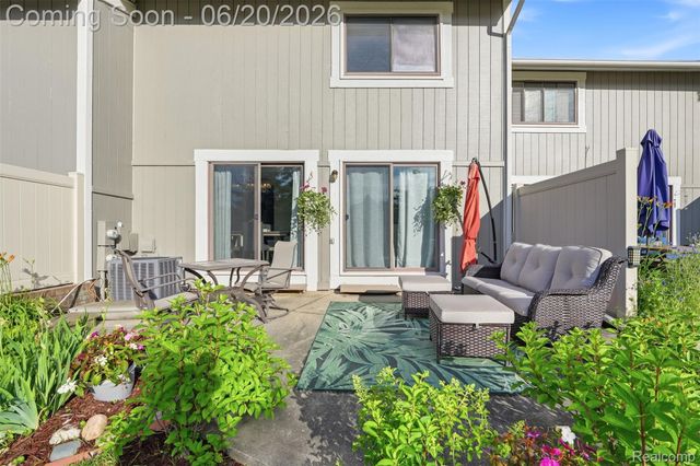 1120 Washington Circle, Northville, MI 48167
