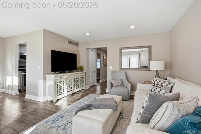 1120 Washington Circle, Northville, MI 48167