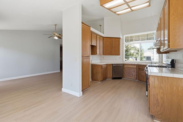 5416 Pearlstone Dr, Antelope, CA 95843