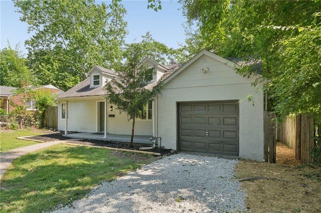 11225 E 14th Street, Independence, MO 64052