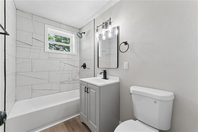 11225 E 14th Street, Independence, MO 64052