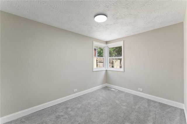 11225 E 14th Street, Independence, MO 64052