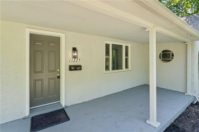 11225 E 14th Street, Independence, MO 64052