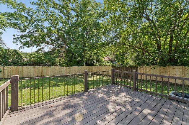 11225 E 14th Street, Independence, MO 64052