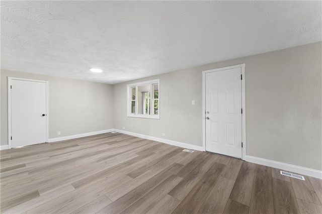 11225 E 14th Street, Independence, MO 64052