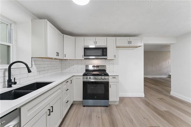 11225 E 14th Street, Independence, MO 64052