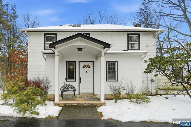 72 Fremont Avenue, Park Ridge, NJ 07656