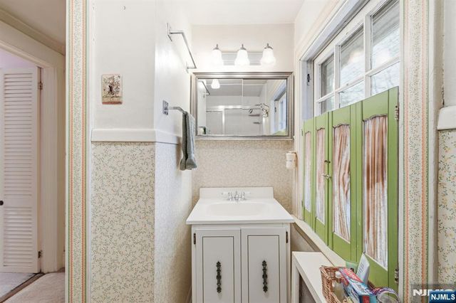 72 Fremont Avenue, Park Ridge, NJ 07656