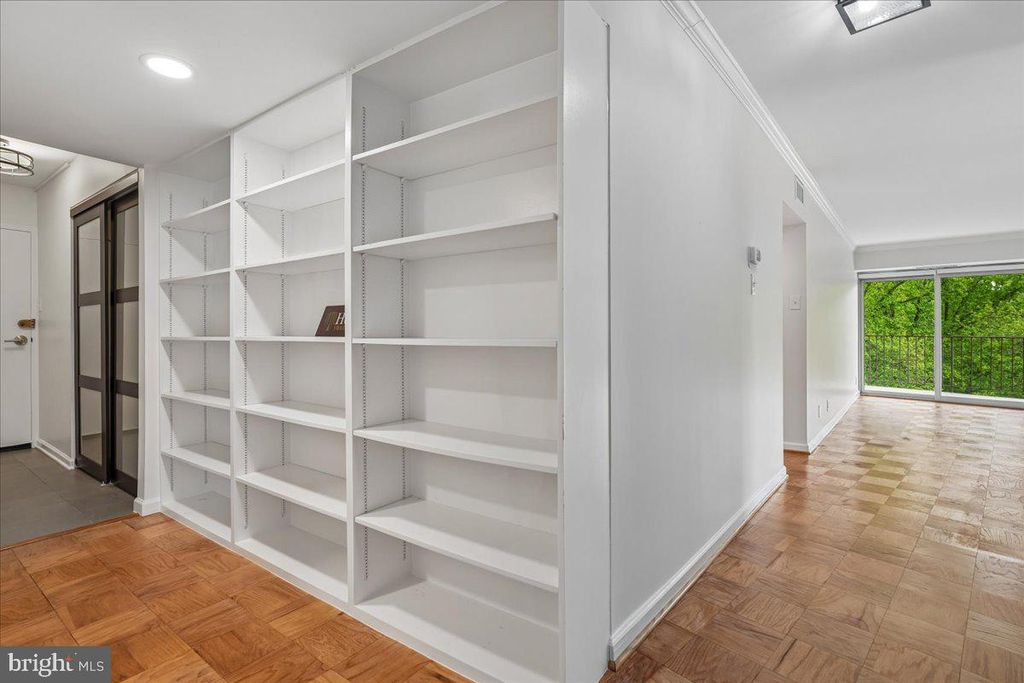 Image 11 of property listing at 9039 SLIGO CREEK PKWY #516, Silver Spring, MD 20901