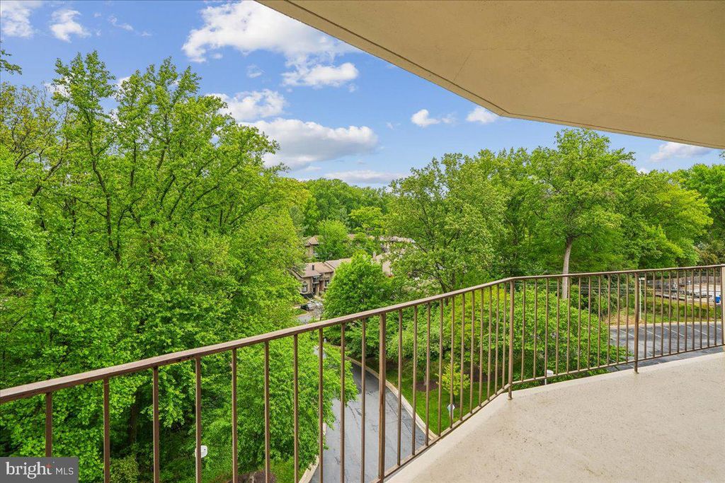Image 4 of property listing at 9039 SLIGO CREEK PKWY #516, Silver Spring, MD 20901