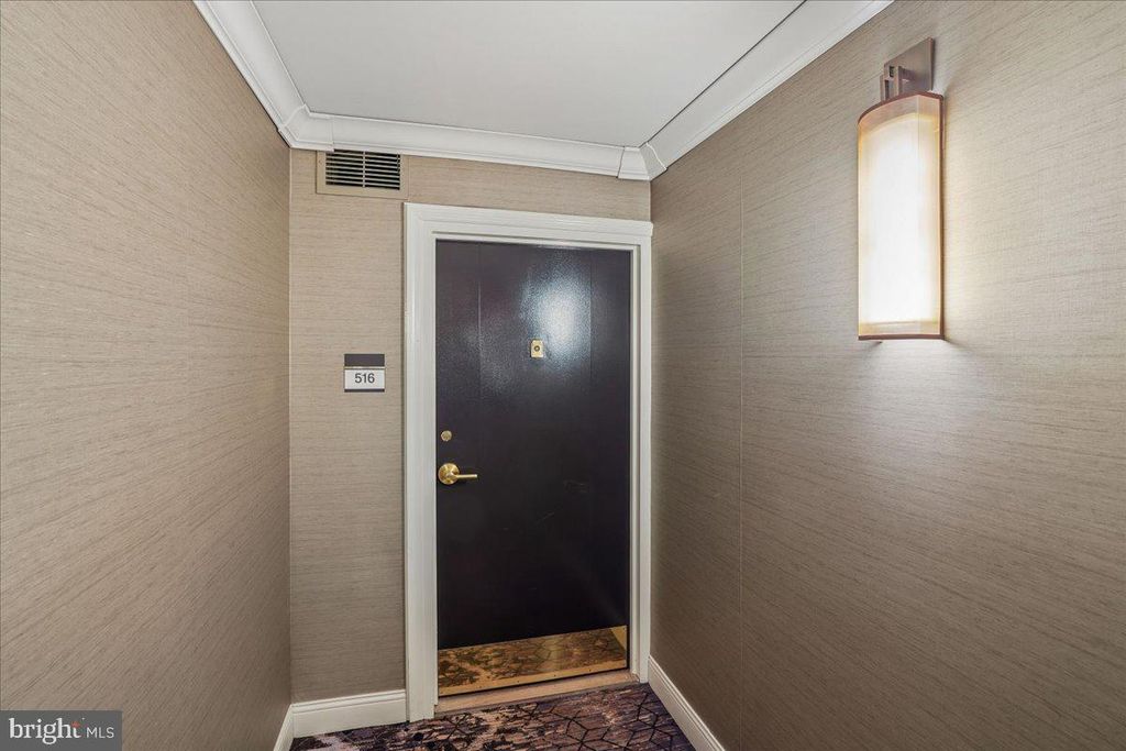 Image 7 of property listing at 9039 SLIGO CREEK PKWY #516, Silver Spring, MD 20901