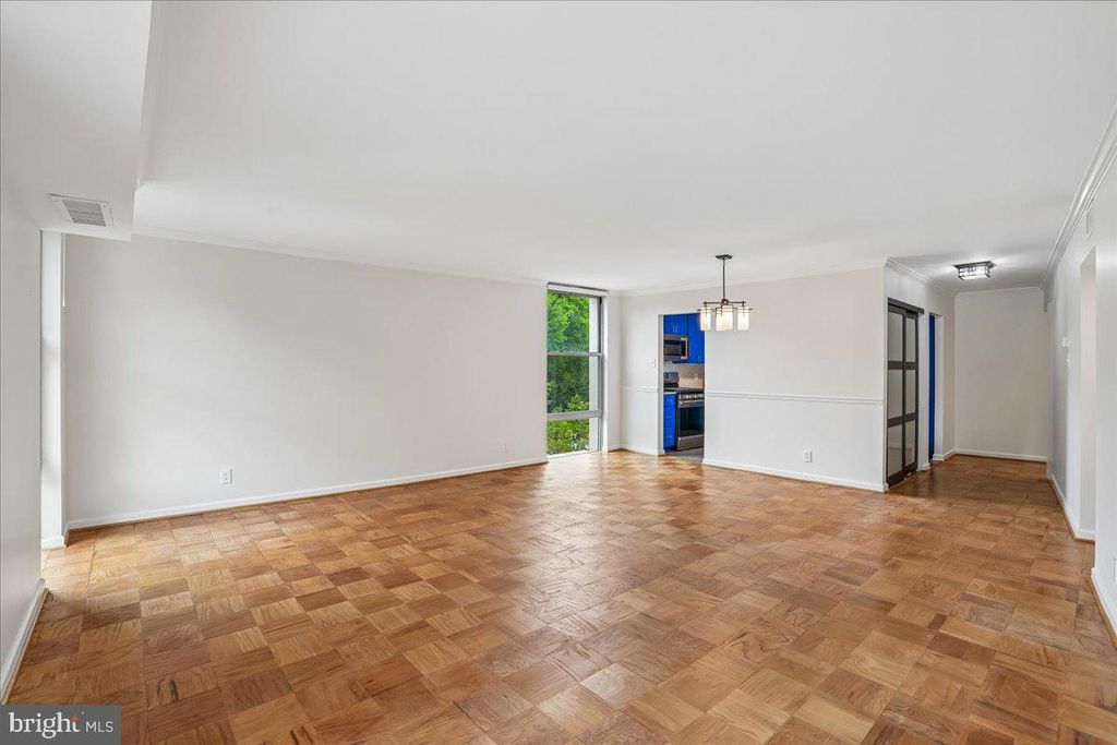 Image 8 of property listing at 9039 SLIGO CREEK PKWY #516, Silver Spring, MD 20901