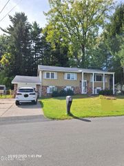 19 Wendell Drive, Colonie, NY 12205
