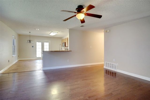 6061 Arabian Avenue, Fort Worth, TX 76179