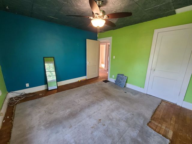 826 W 49th St N, Wichita, KS 67204