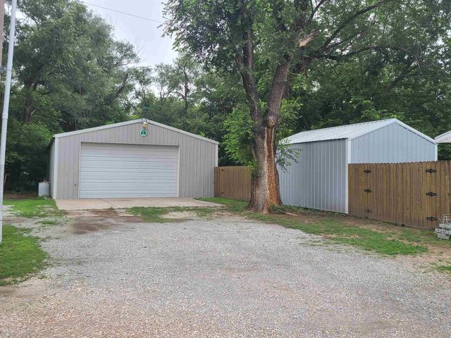 826 W 49th St N, Wichita, KS 67204