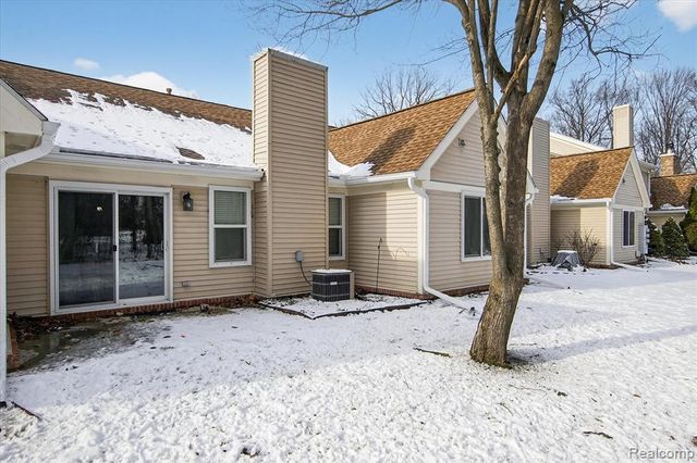6456 Pembrook Drive, Westland, MI 48185