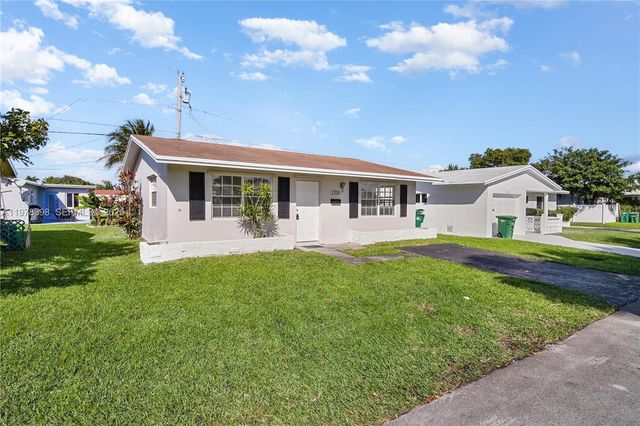 2709 NW 54th St, Tamarac, FL 33309