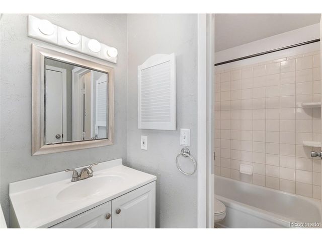 3550 S Harlan St 19-242, Denver, CO 80235