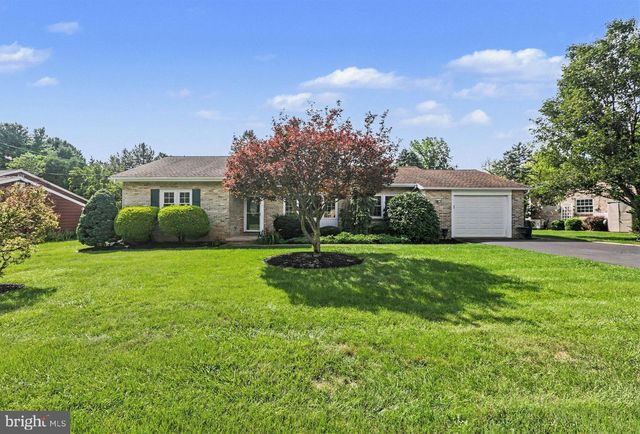 224 AVON DR, Carlisle, PA 17013