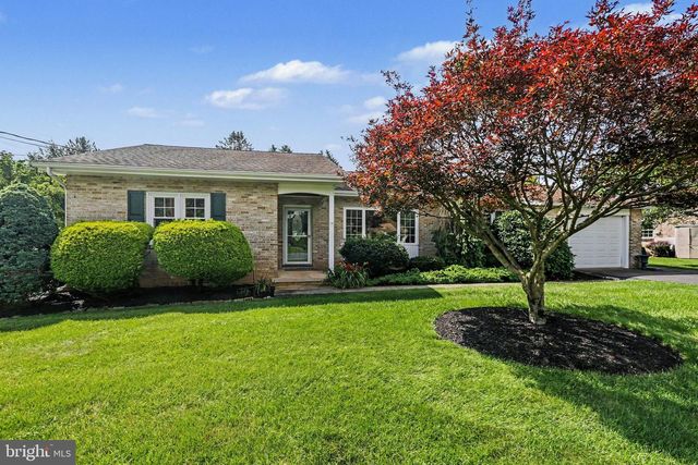 224 AVON DR, Carlisle, PA 17013
