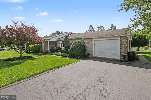 224 AVON DR, Carlisle, PA 17013