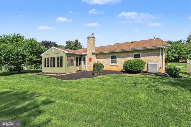 224 AVON DR, Carlisle, PA 17013
