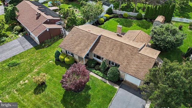 224 AVON DR, Carlisle, PA 17013