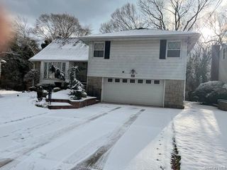 27 Wilbur Lane, Roosevelt, NY 11575