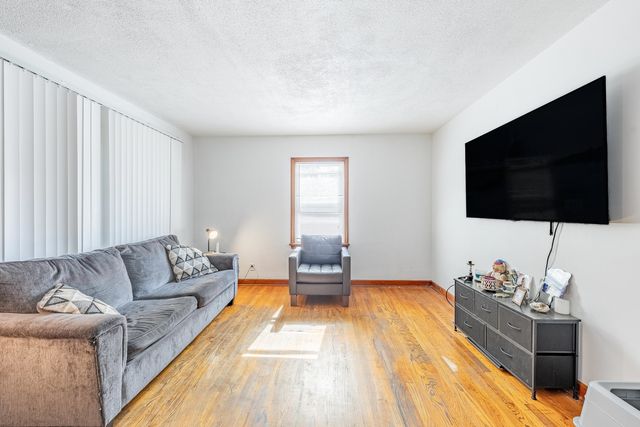 2910 E 138th Place, Burnham, IL 60633