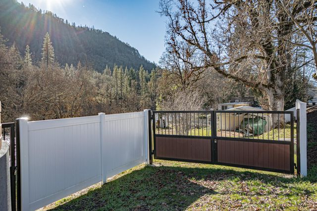 26960 Highway 62, Trail, OR 97541