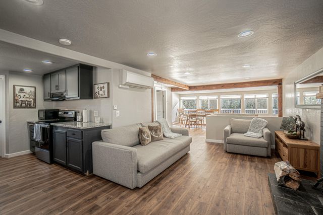 26960 Highway 62, Trail, OR 97541