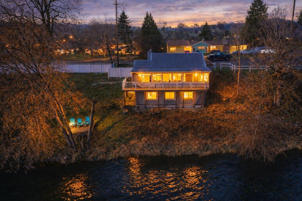 26960 Highway 62, Trail, OR 97541