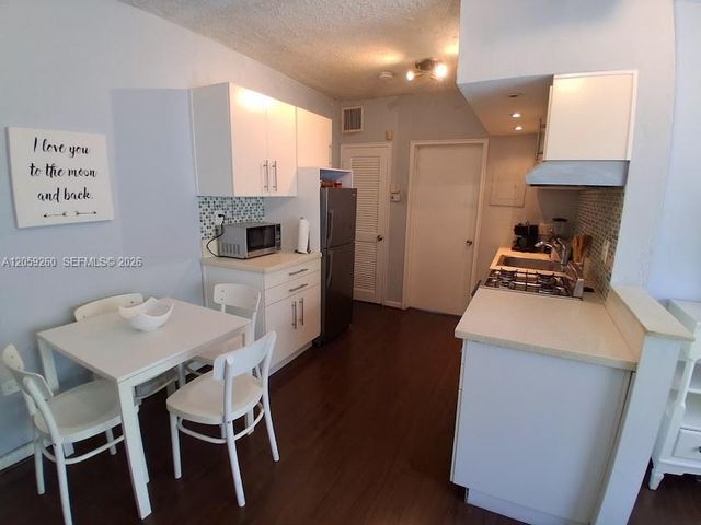1555 Pennsylvania Avenue 203, Miami Beach, FL 33139