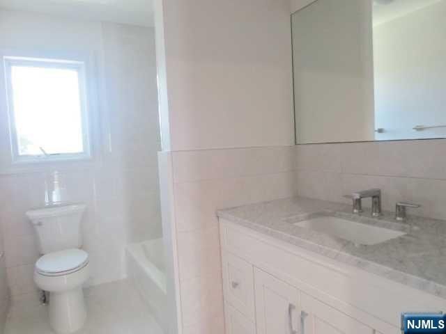 427 Westview Place A, Fort Lee, NJ 07024