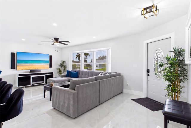 256 SE SANTA BARBARA PLACE, Cape Coral, FL 33990